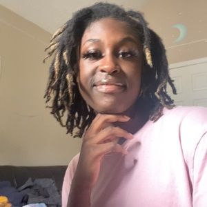 Meet your Posher, Dennisha